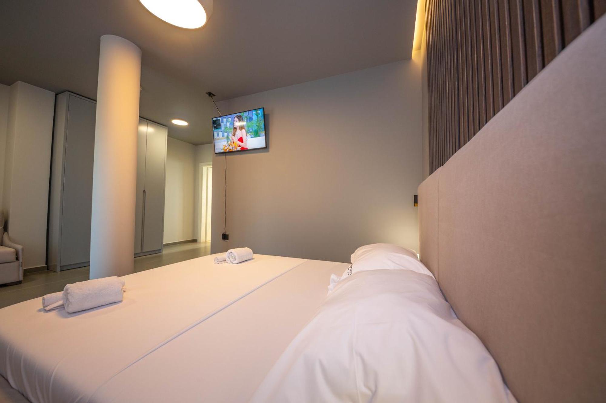 Lake View Rooms Ksamil Esterno foto