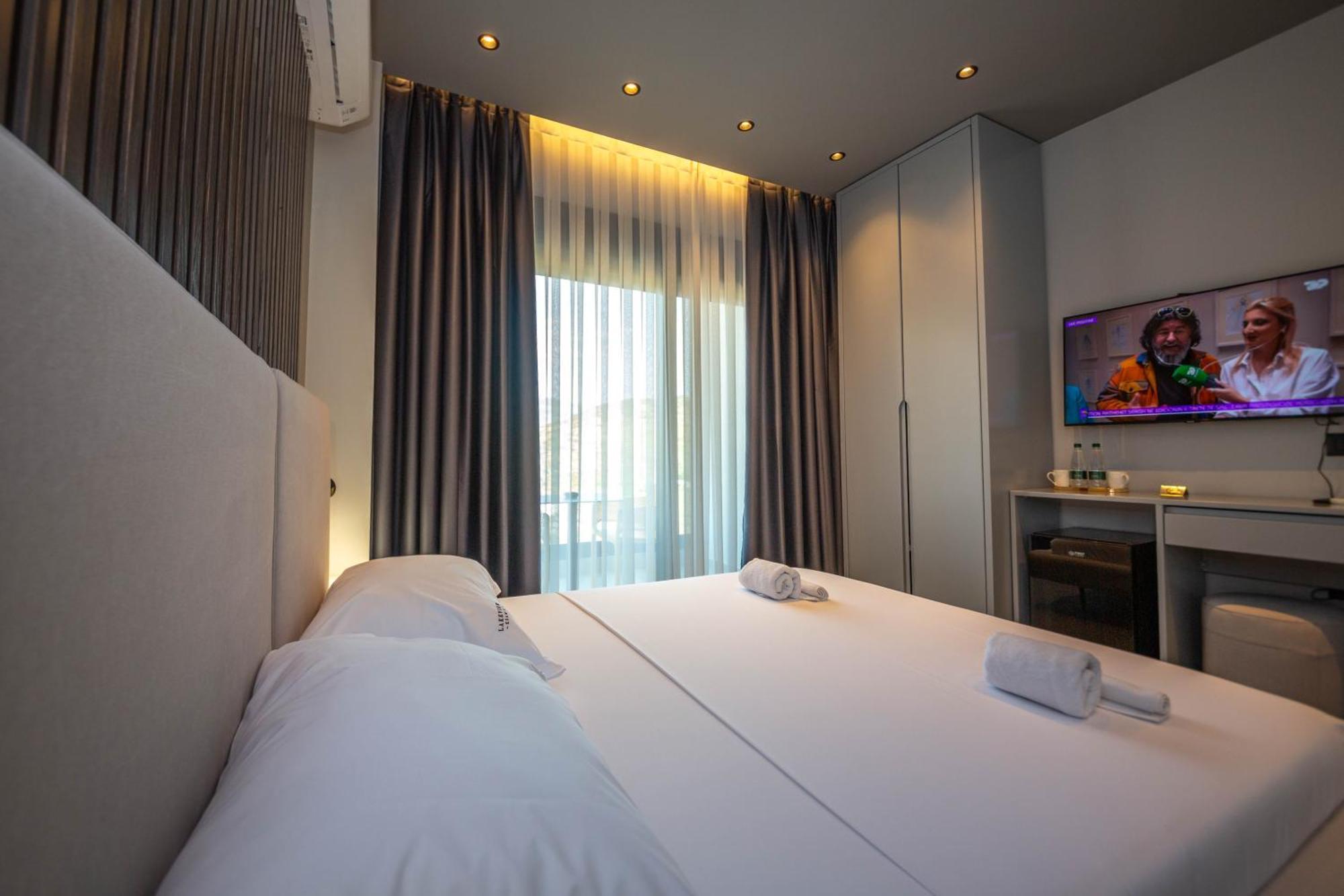 Lake View Rooms Ksamil Esterno foto