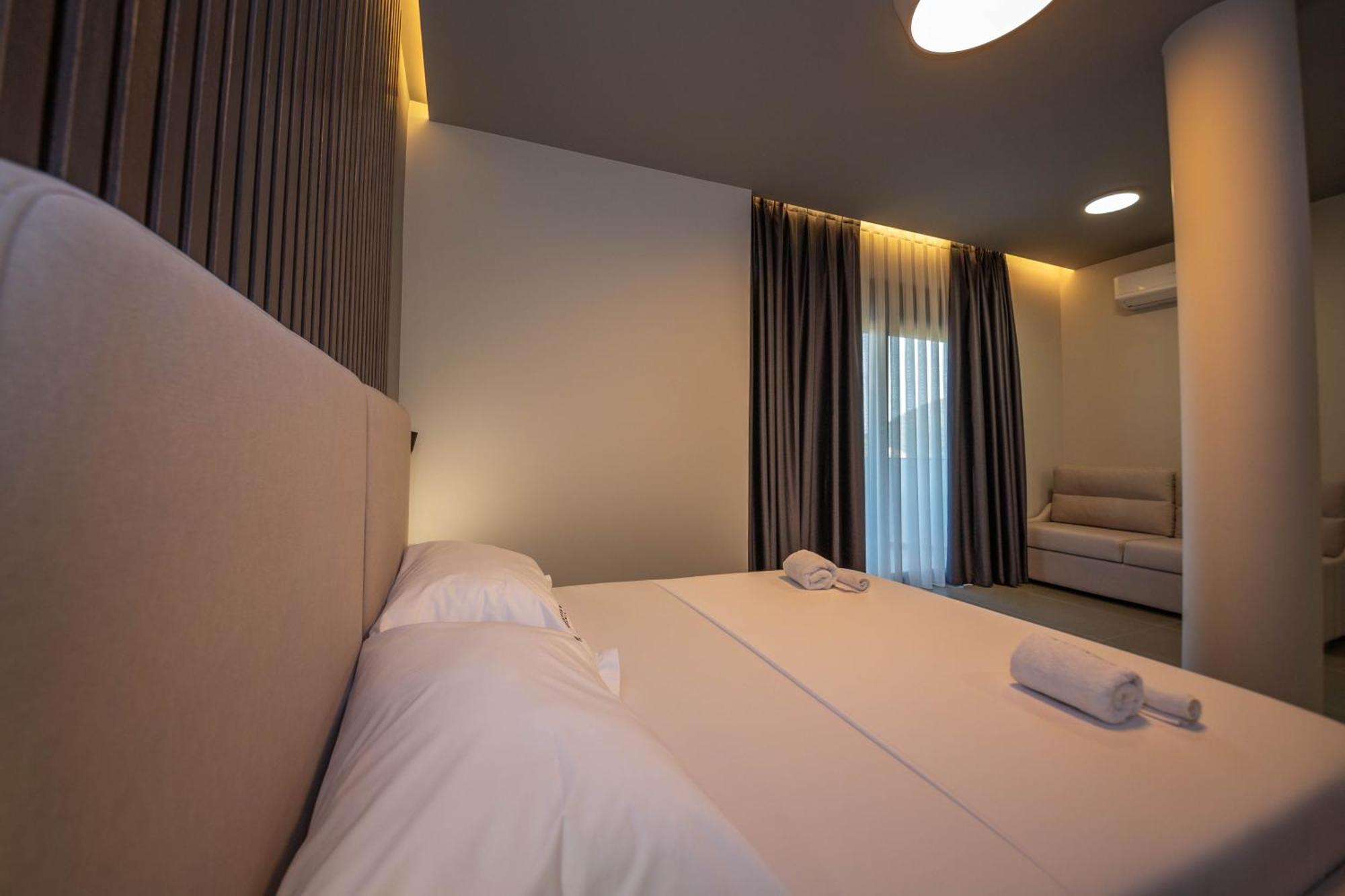 Lake View Rooms Ksamil Esterno foto