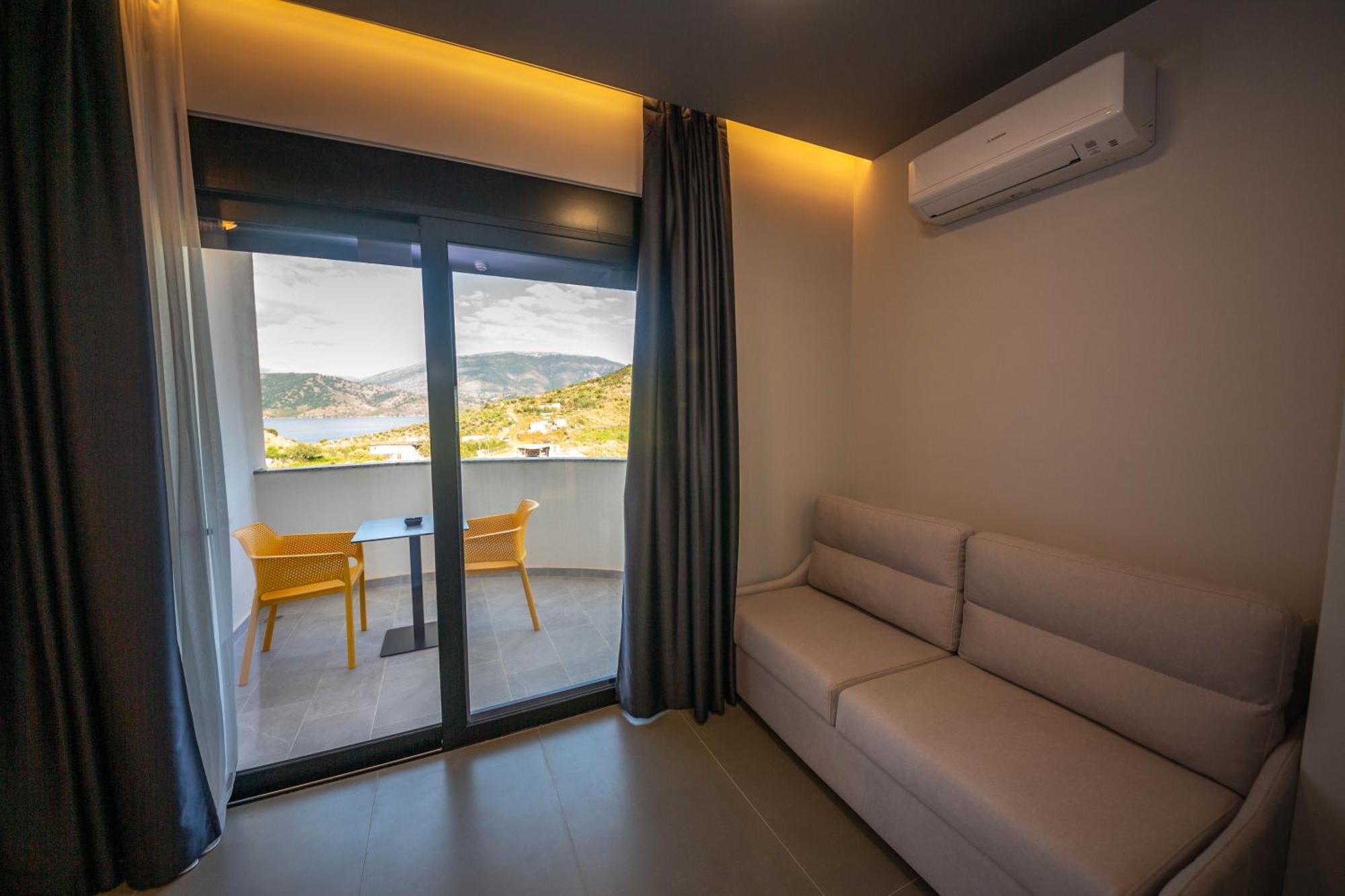 Lake View Rooms Ksamil Esterno foto