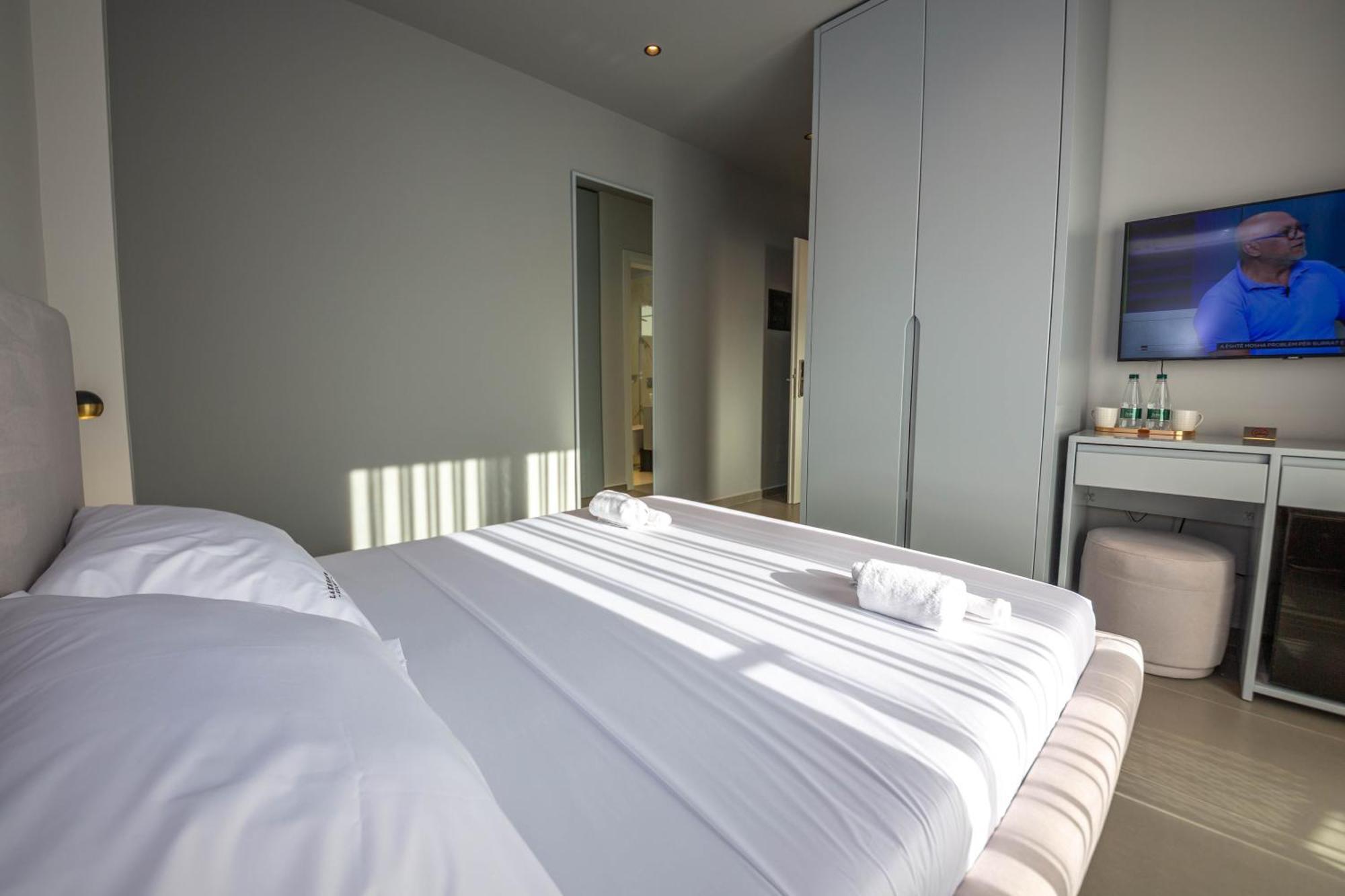 Lake View Rooms Ksamil Esterno foto