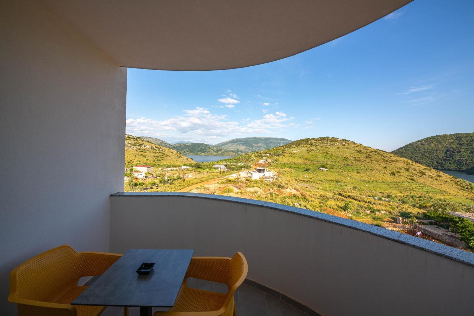 Lake View Rooms Ksamil Esterno foto