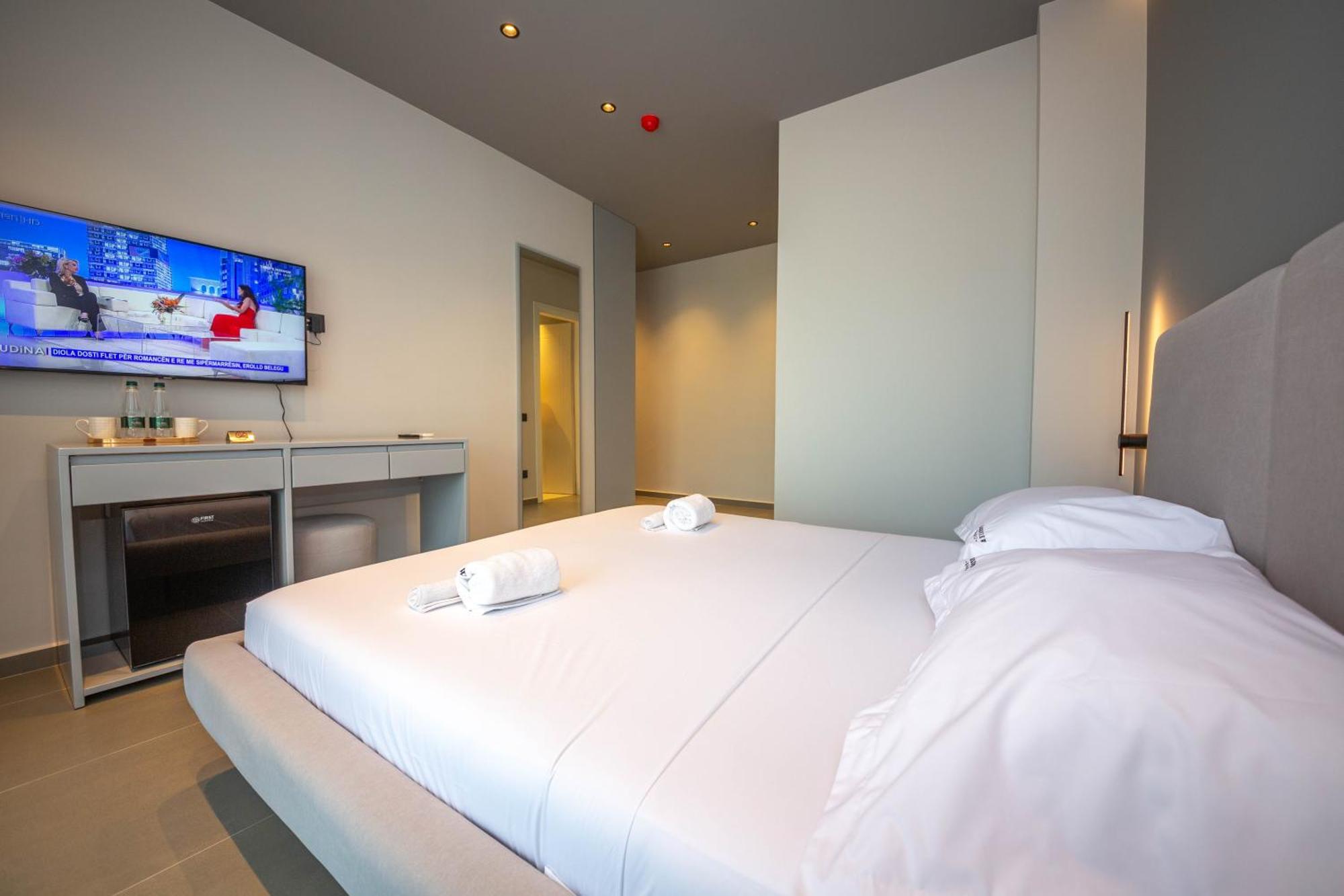 Lake View Rooms Ksamil Esterno foto