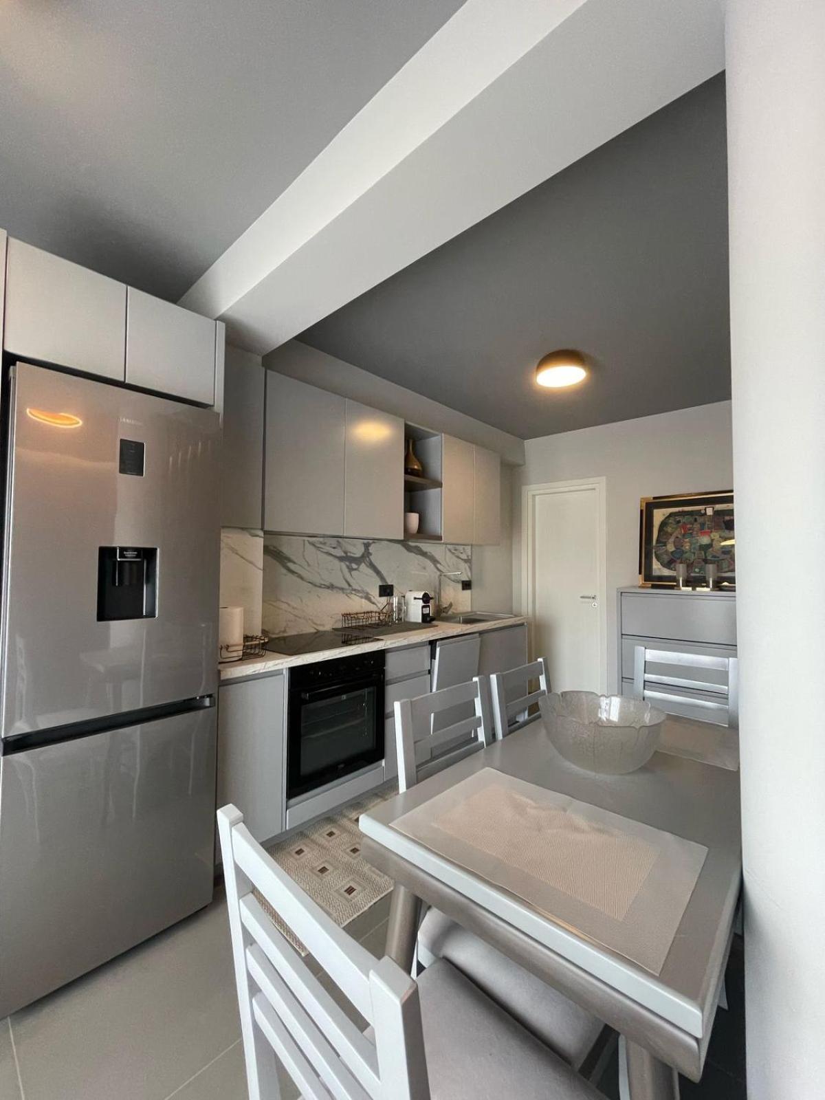 Lake View Rooms Ksamil Esterno foto