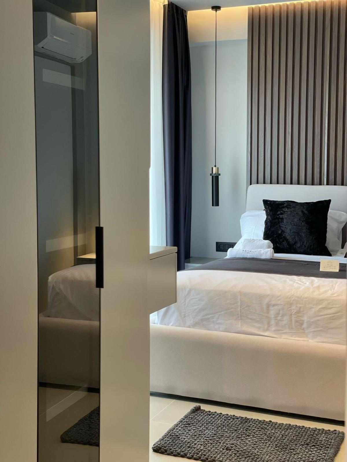 Lake View Rooms Ksamil Esterno foto