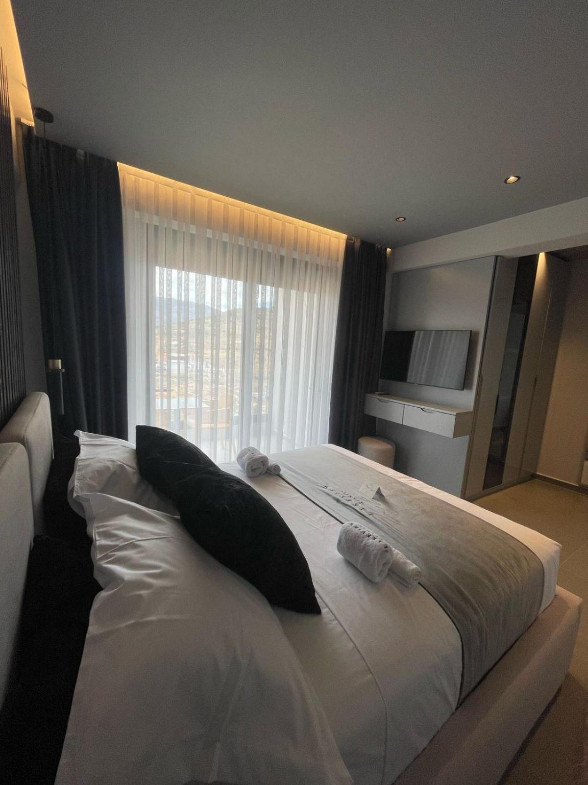 Lake View Rooms Ksamil Esterno foto